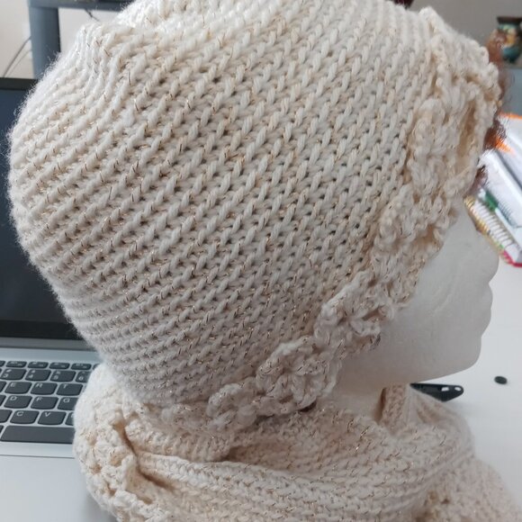 BEENIE & NECK SCARF SET - Picture 2 of 4